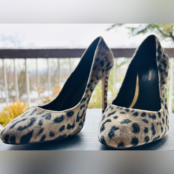 BCBGeneration Animal Print Stiletto Pump
Size 10B (medium width) - Picture 4 of 11